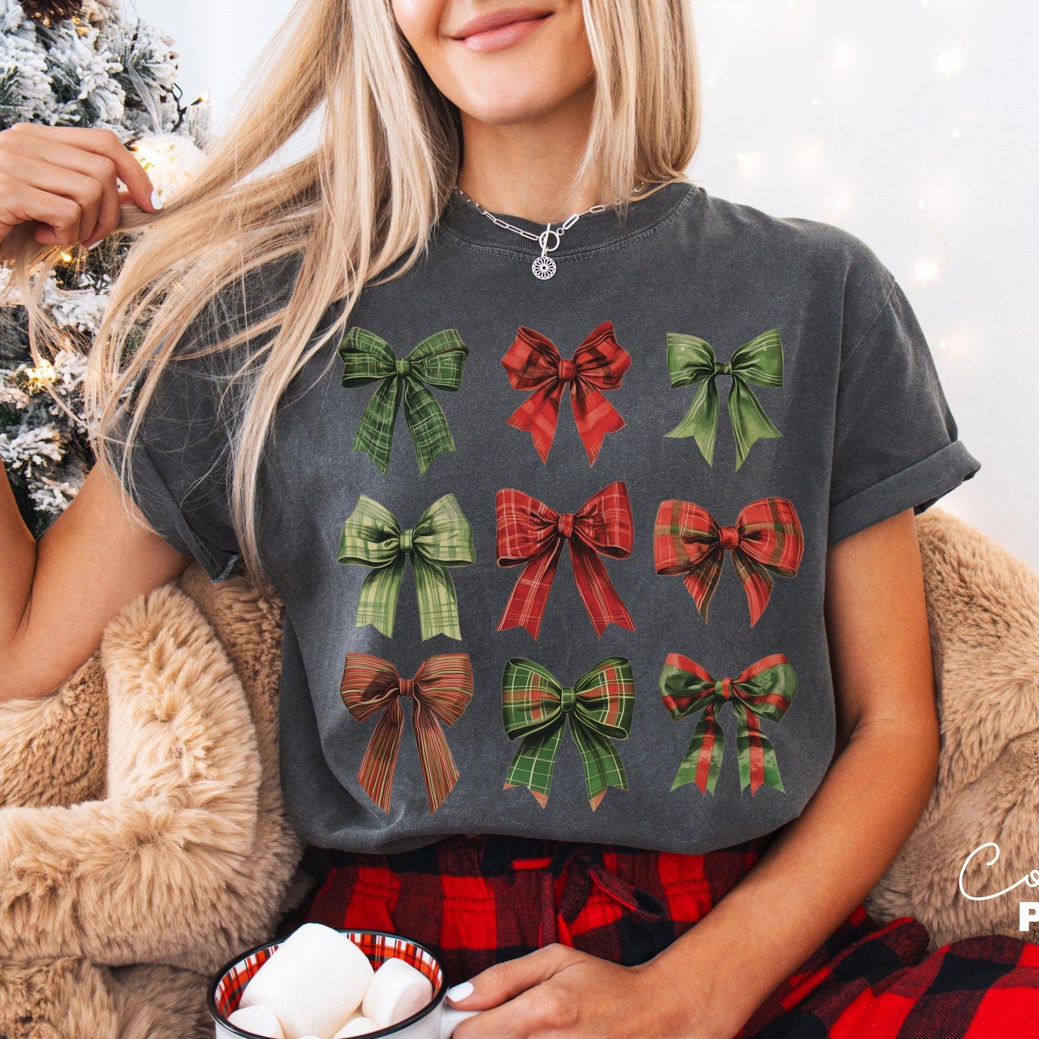 Christmas - Coquette Christmas Bow Shirt, Comfort Colors Christmas Shirt, Holiday Shirt, Cute Winter Shirt, Women's Holiday Party Shirt, Retro Christmas